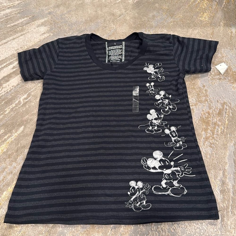 Disney Women v neck top with a grunge mickey mouse design size L new black grey